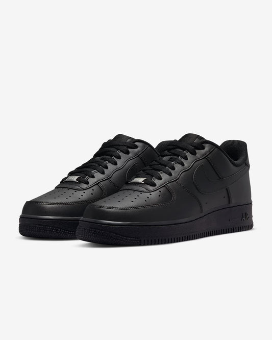 NIKE AIR FORCE 1 - BLACK.